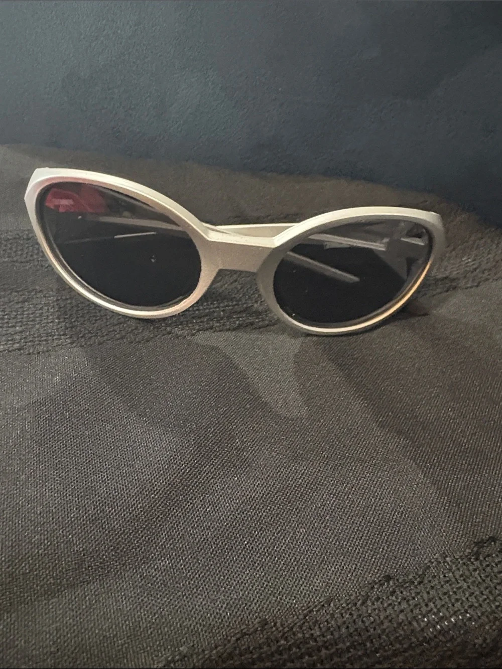 Women's Oval Sunglasses in Light Gray - Classic Style